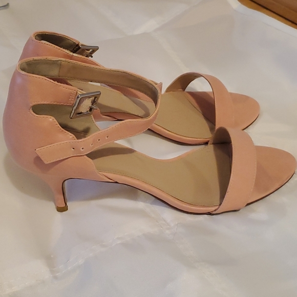 Pink heels - Picture 2 of 7